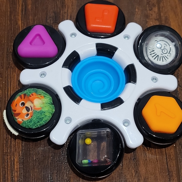 4/$20 🏷 Baby Einstein Curiosity Clutch Toy - Picture 2 of 2